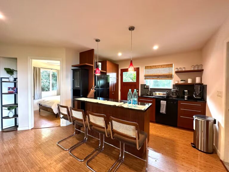 Kitchen with a breakfast bar and pendant lights at H5 Blue Lagoon of Kona Estate