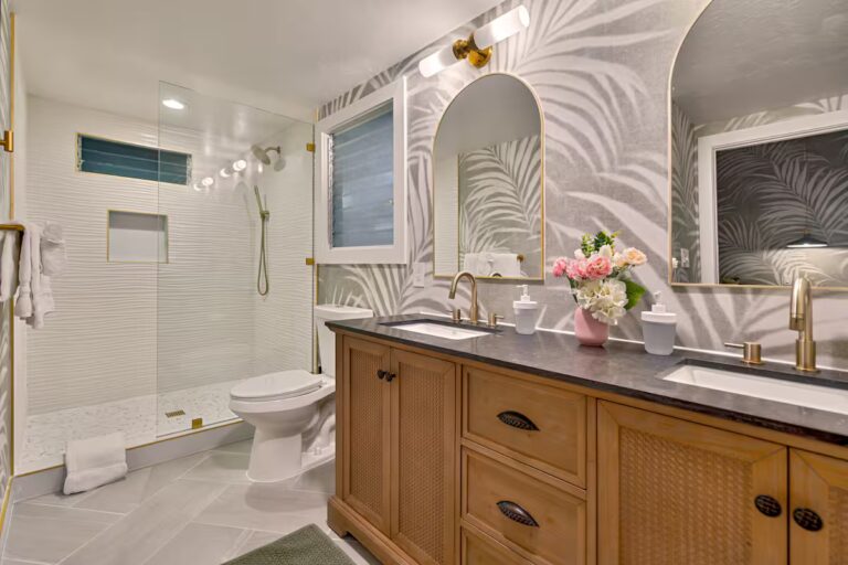Bathroom with a double vanity and white leaf-patterned walls at Spacious Kona Retreat