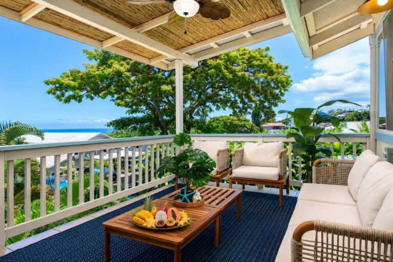 Covered lanai with sofas overlooking the ocean at Kona Retreat with Hot Tub, Tiki Bar and Pickleball