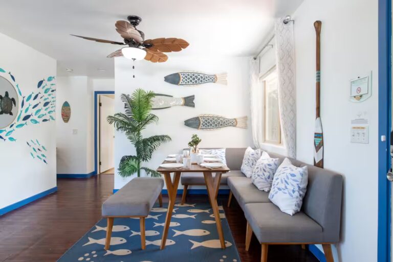 Living and dining room at the Kona retreat with hot tub and pickleball